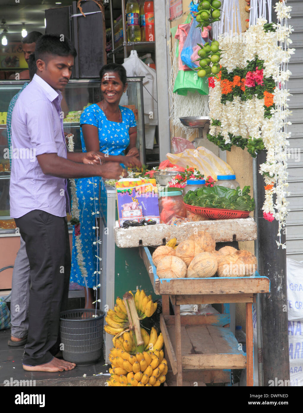 Sri Lanka; Colombo, Pettah, shop, people Stock Photo Alamy