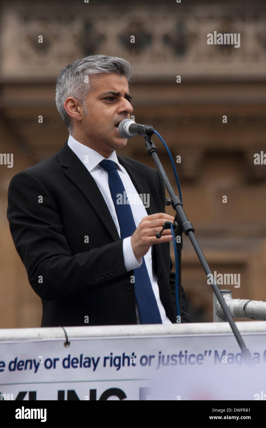 London March 7th 2014. Shadow Justice Secretary Sadiq Khan MP addresses barristers and solicitors in at a rally outside Parliament during their walk out in protest against further cuts of £215 million to the legal aid budget, and a reduction by a third of duty lawyers' contracts. Credit:  Paul Davey/Alamy Live News Stock Photo