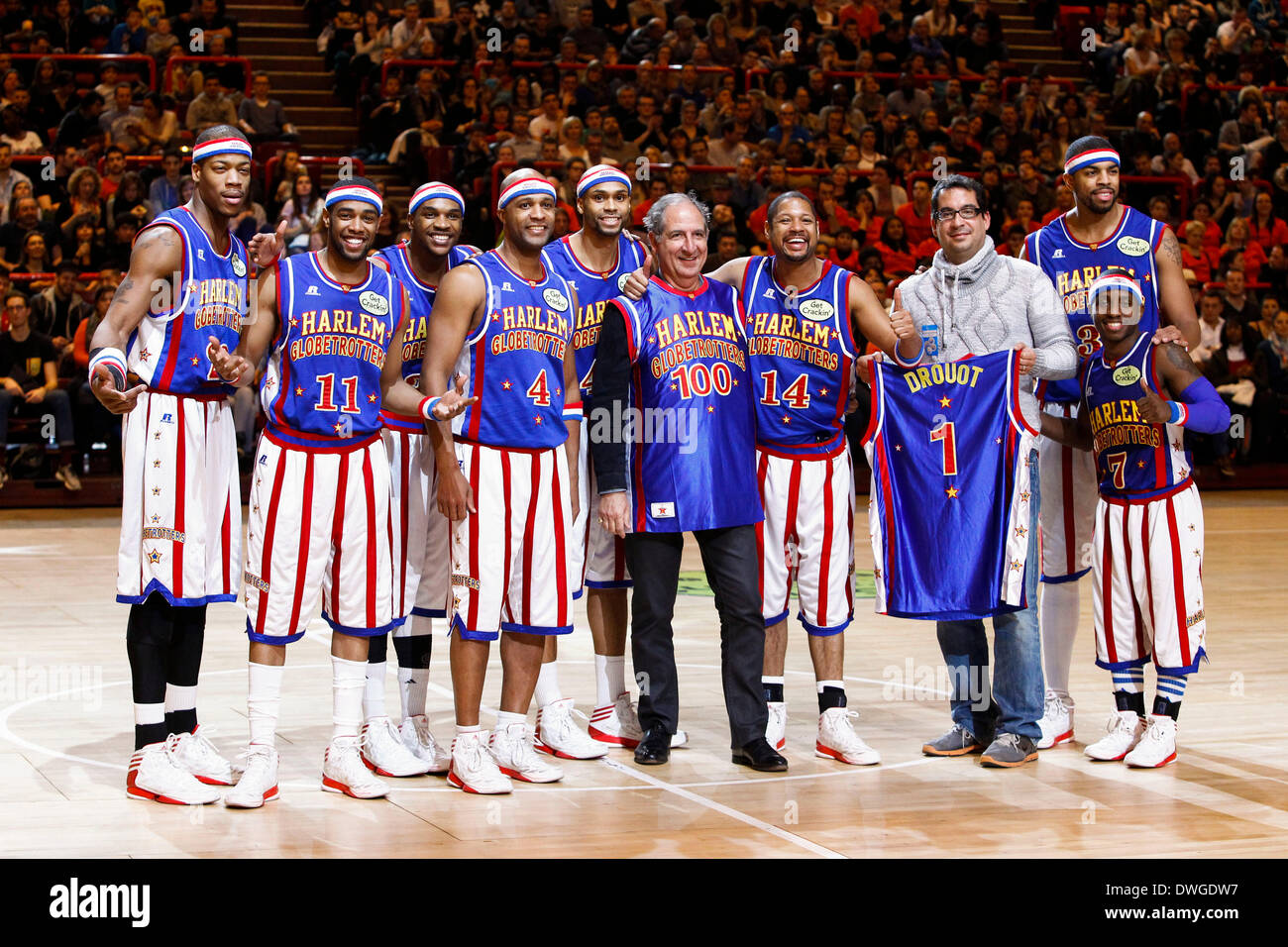 Paris, France. 22nd Feb, 2014. Exhibition basketball match staged by the  Harlem Globetrotters. Picture shows Team introductions © Action Plus  Sports/Alamy Live News Stock Photo - Alamy