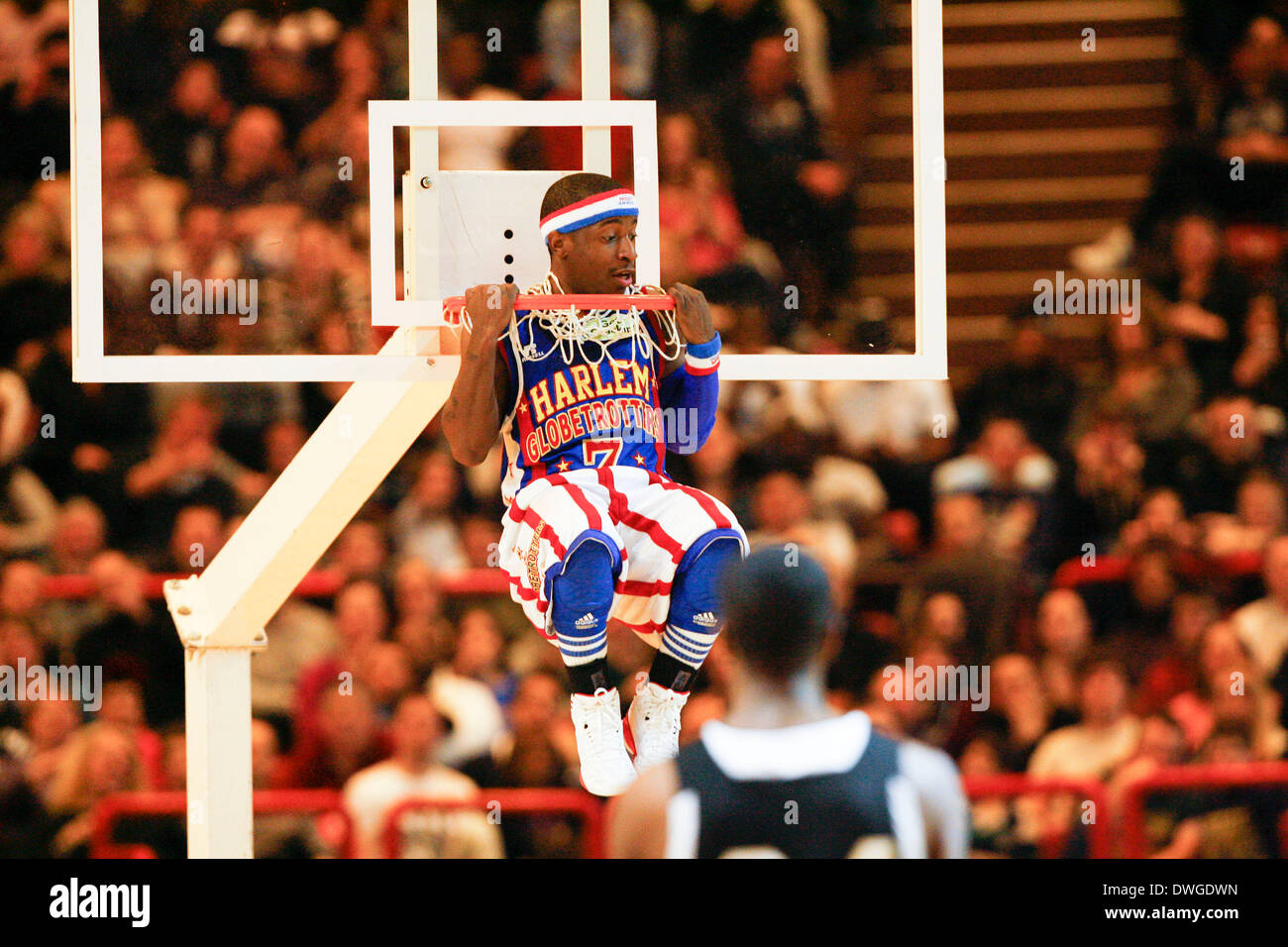 Harlem globetrotters basketball hi-res stock photography and images - Page  3 - Alamy