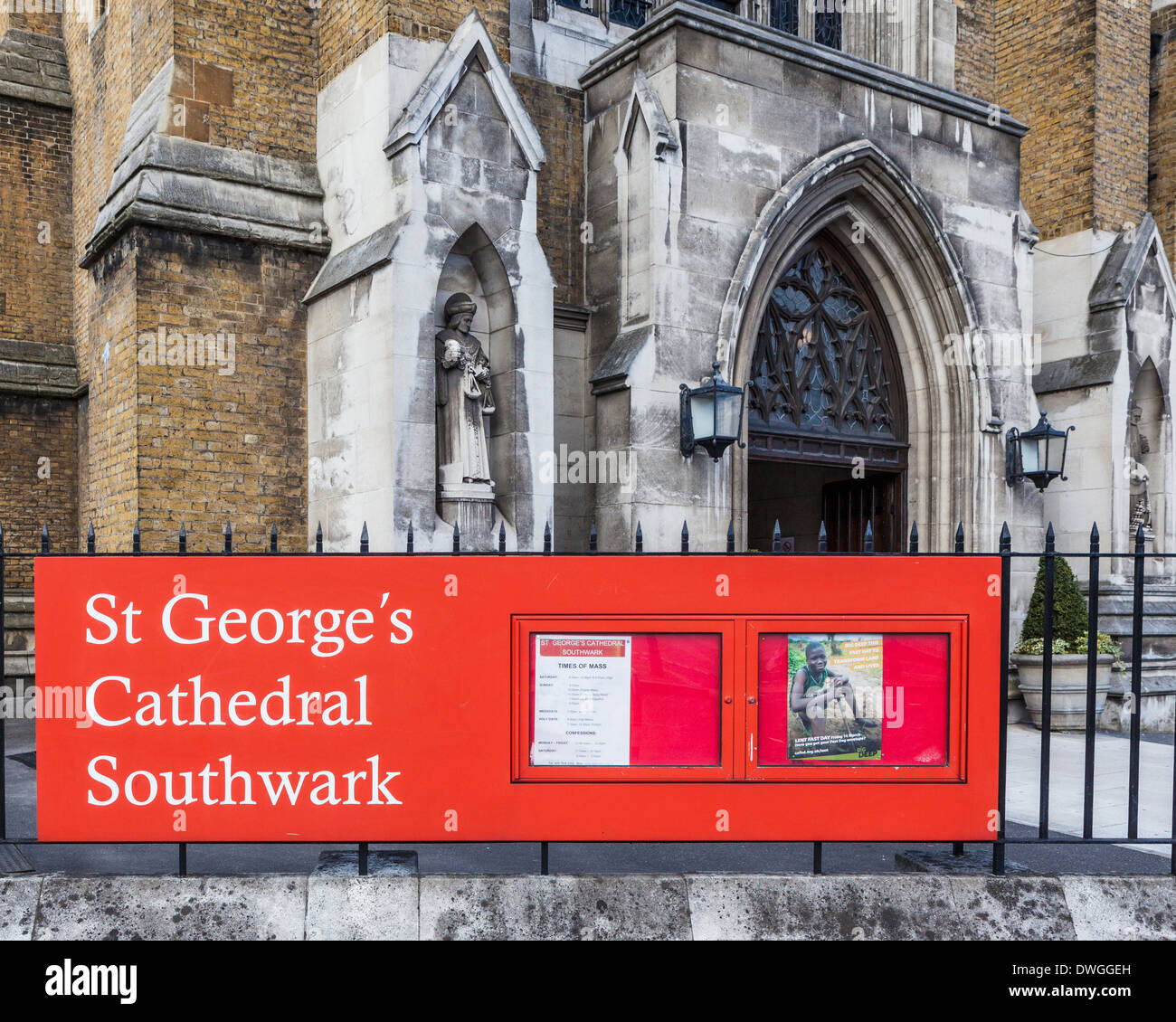 St George's Cathedral - Roman Catholic church designed by Augustus Pugin, Southwark, London, SE1 Stock Photo