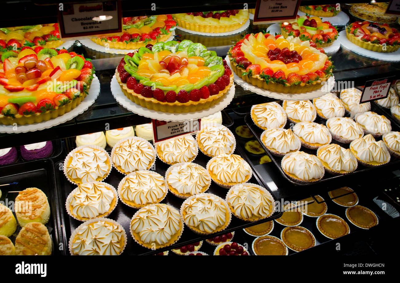 Granville Island Public Market, Vancouver. Delicious fruit flans, lemon meringue tarts & other pastries at Stuart's Bakery Stock Photo