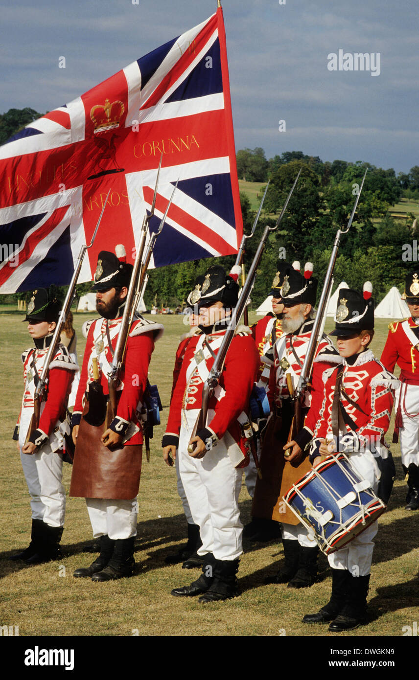 British soldiers and Union Jack flag, 1815, Peninsula War Regiment as deployed at Corunna, Barrosa and Waterloo, 8th Regiment, historical re-enactment army soldier England UK Stock Photo