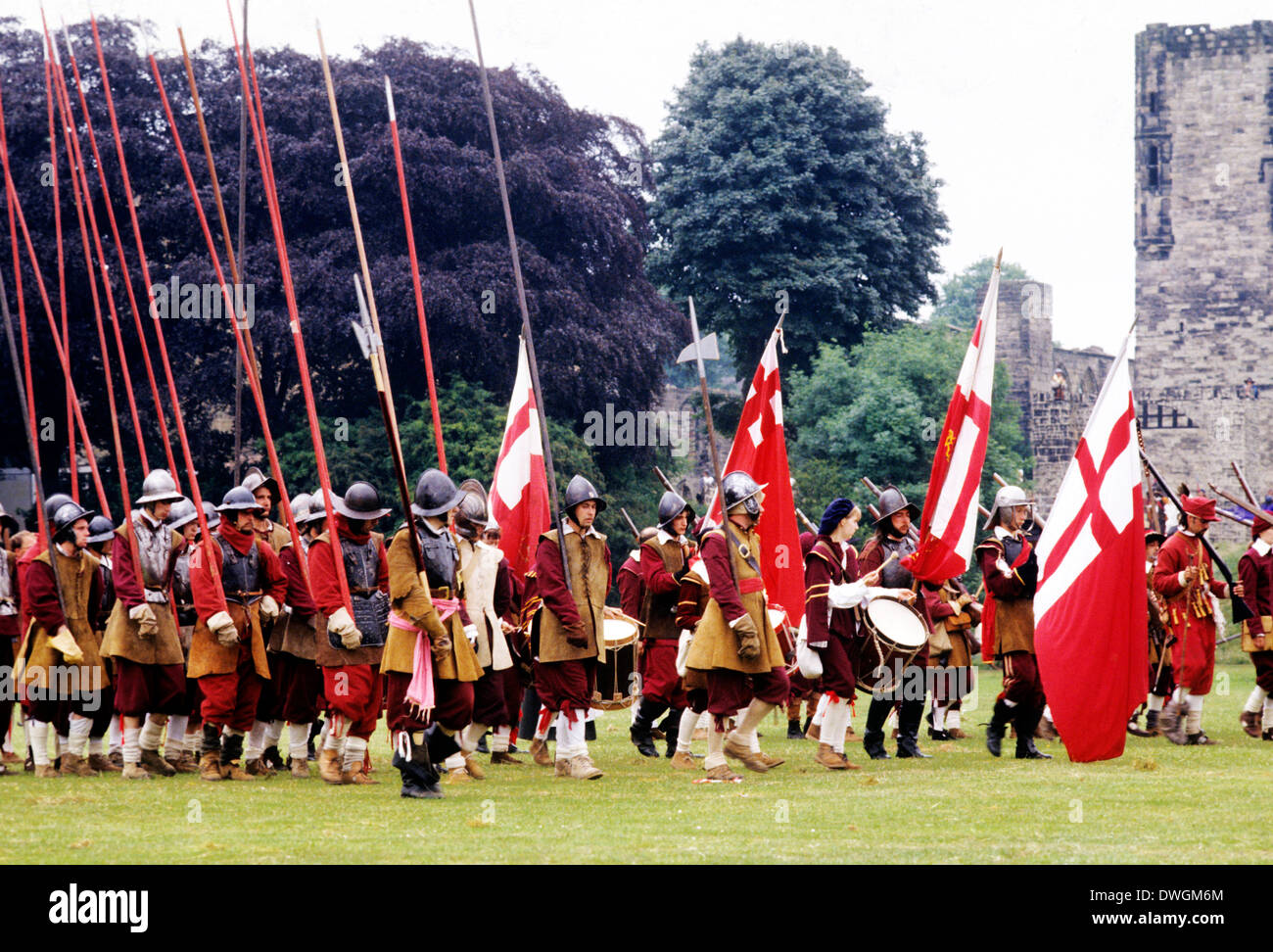 English Civil War Pikemen, flags 17th century, siege of Ashby de la Zouch Castle, Leicestershire, historical re-enactment soldier soldiers uniform uniforms Stock Photo