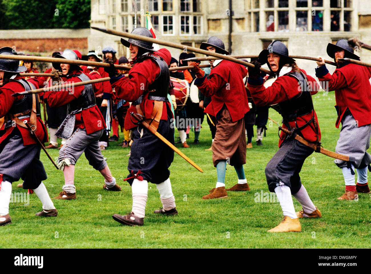 English Civil War, Pikemen, 17th century, historical re-enactment, soldier soldiers advancing in battle order with pikes military iniform uniforms England UK Stock Photo