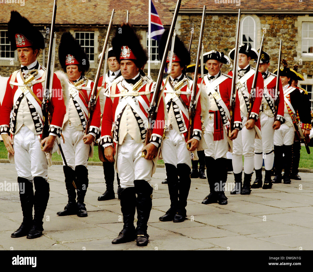 English Redcoats, 1776, as deployed in American War of Independence, historical re-enactment soldier soldiers, muskets, parade England UK Stock Photo