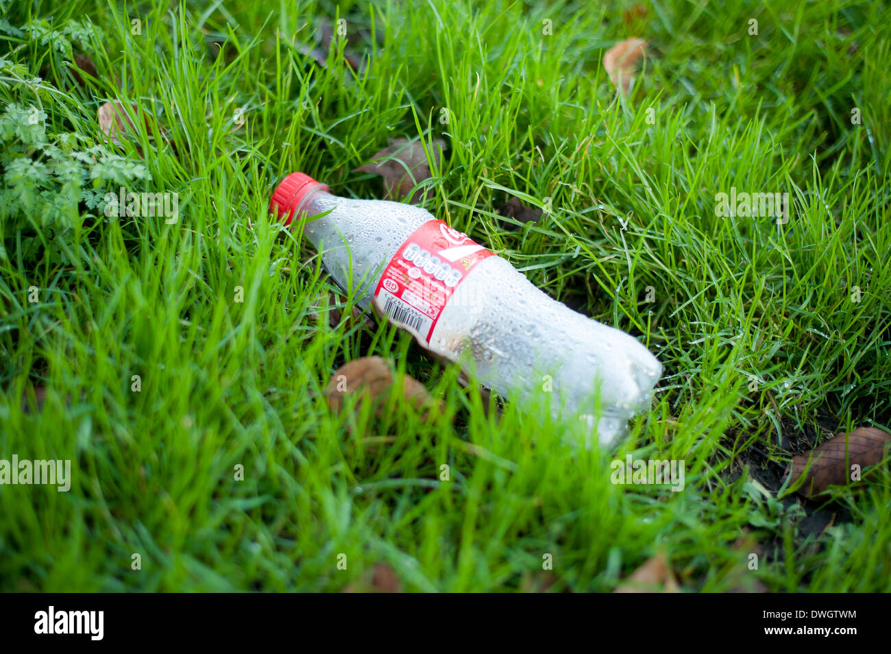 Litter on grass verge hires stock photography and images Alamy