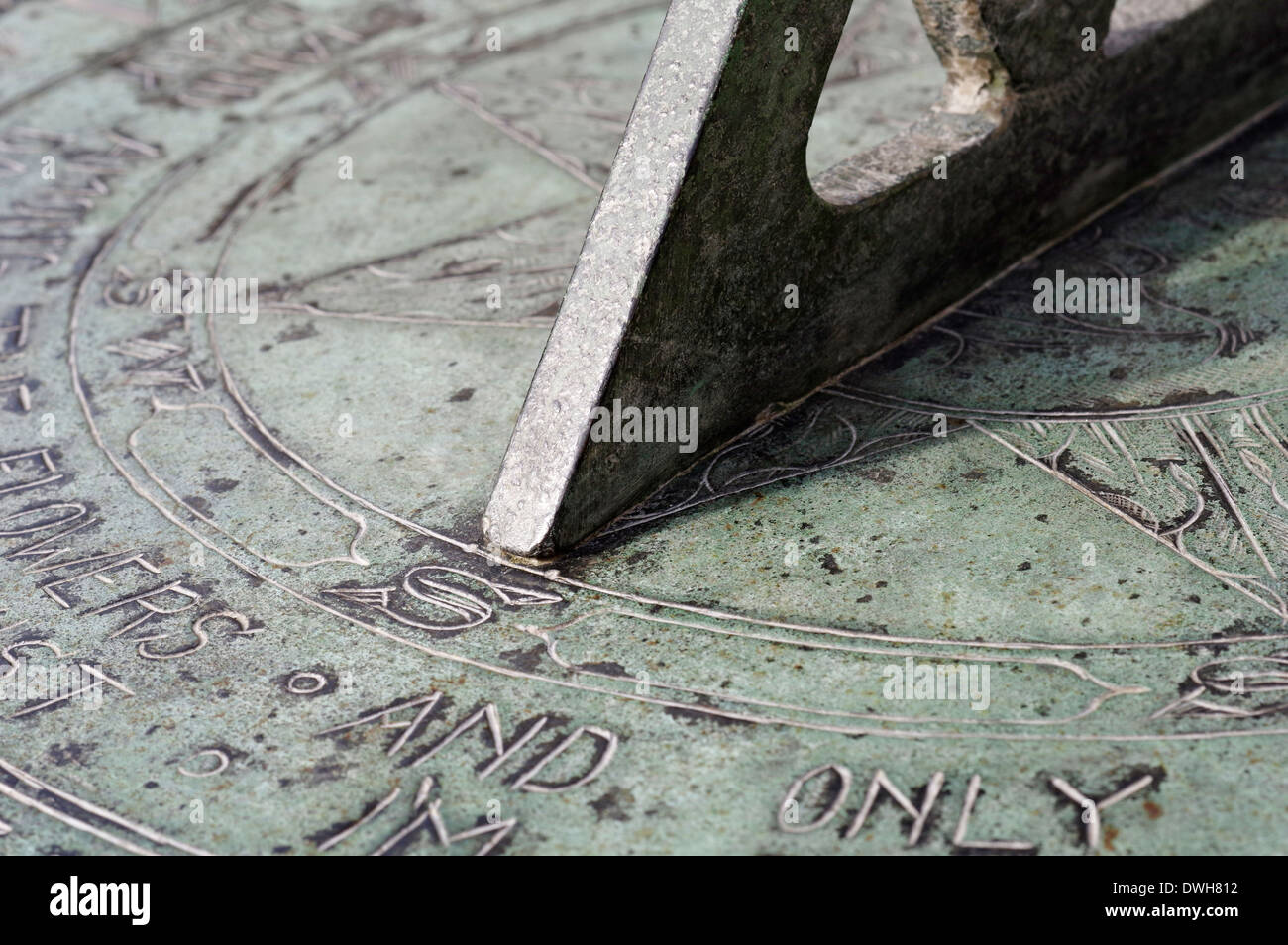 Sundial shadow hires stock photography and images Alamy