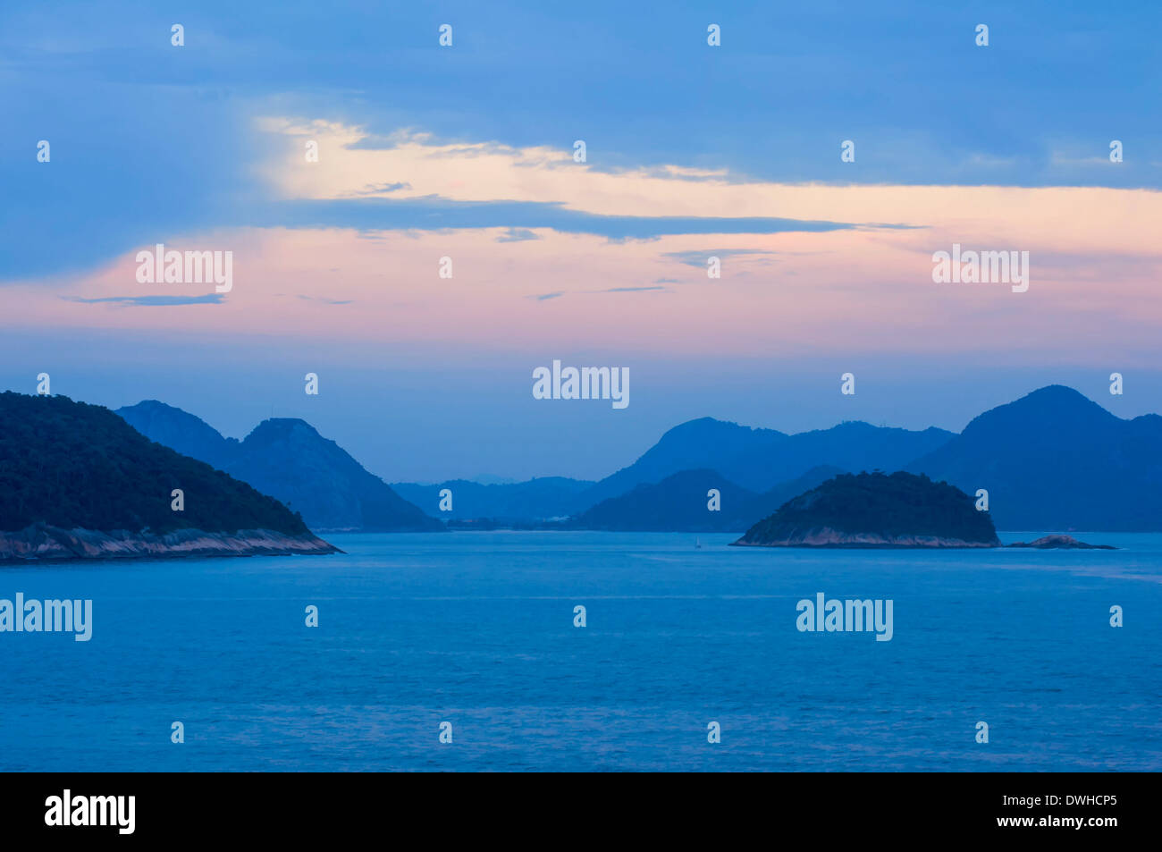 Hills of rio rio de janeiro hi-res stock photography and images - Alamy