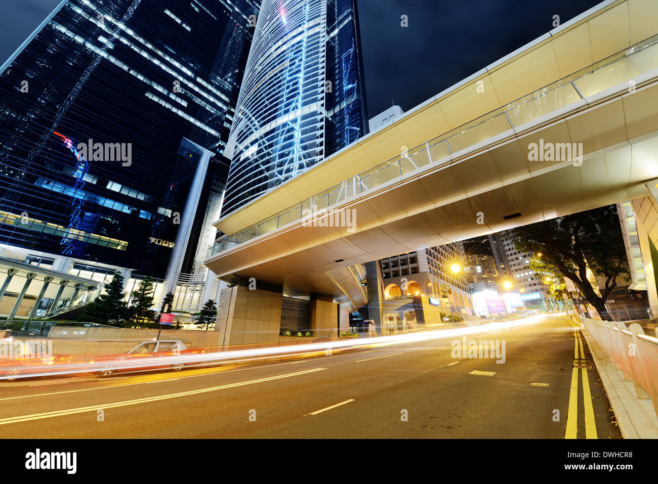 Abstract light trails yellow and blue hi-res stock photography and ...