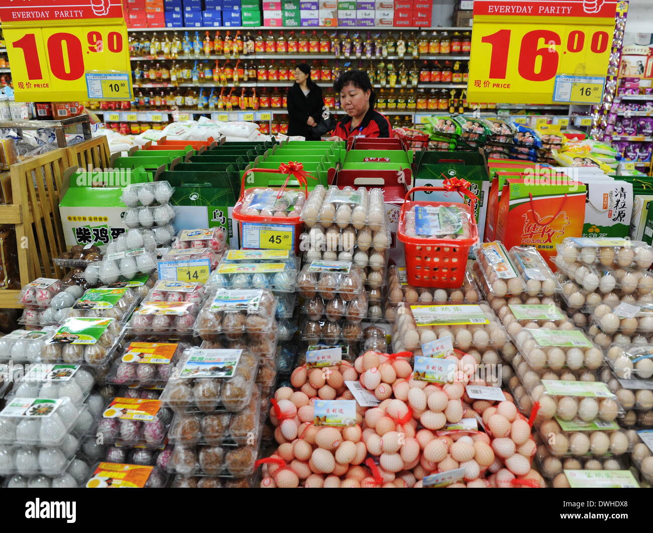 Shijiazhuang, China's Hebei province. 8th Mar, 2014. A worker arranges eggs at a supermarket in Shijiazhuang, capital of north China's Hebei province, March 8, 2014. China's consumer price index (CPI), a main gauge of inflation, increased 2 percent year on year in February, down from 2.5 percent in January, the National Bureau of Statistics (NBS) unveiled on Sunday. © Mu Yu/Xinhua/Alamy Live News Stock Photo