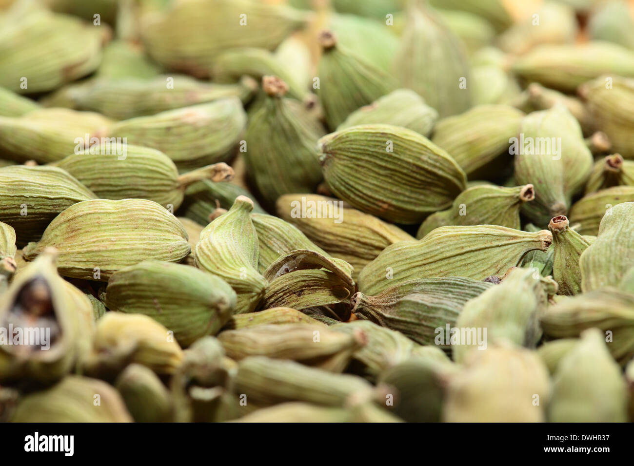 Green cardamom seeds. Aromatic spice.texture background Stock Photo Alamy