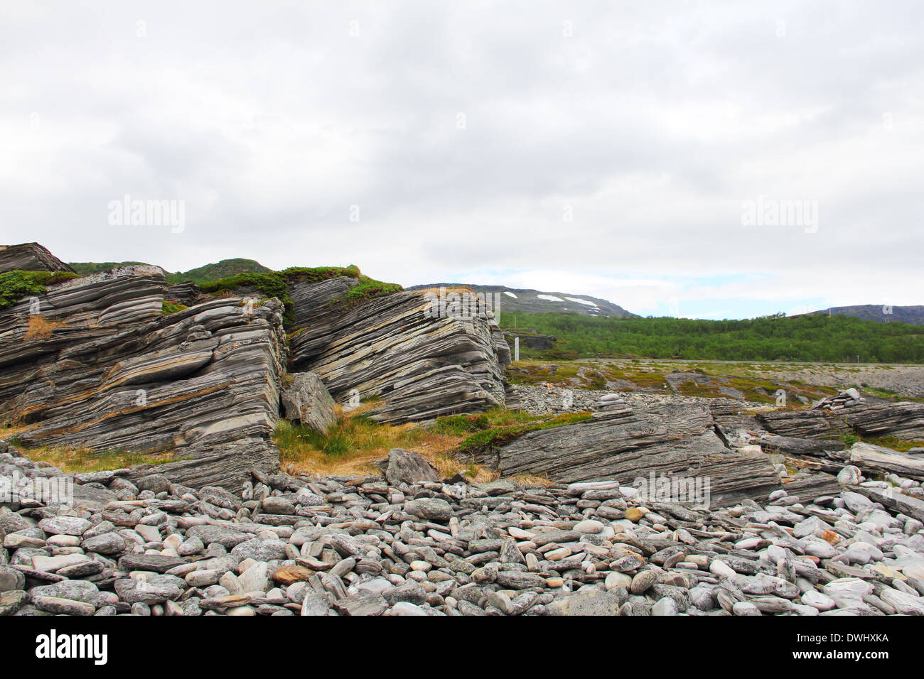 Geological rock layers of norwegian mounatins Stock Photo - Alamy