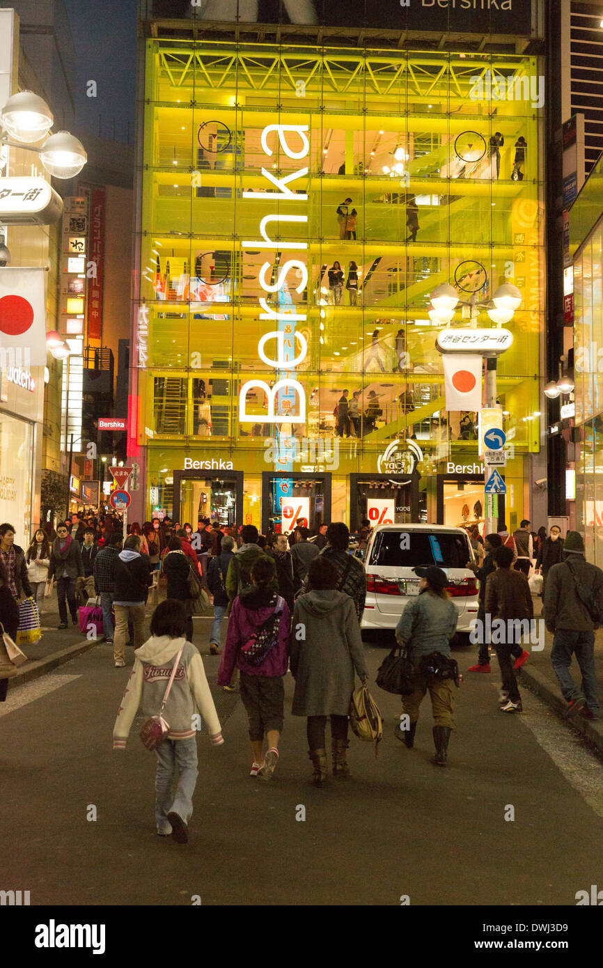 Japan Tokyo Bershka store at night in Shibuya, Tokyo Stock Photo - Alamy