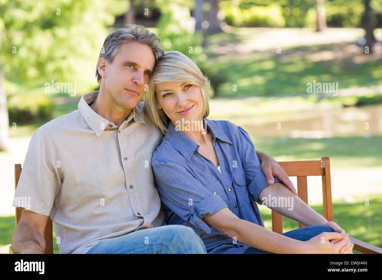 Loving couple relaxing on park bench Stock Photo - Alamy