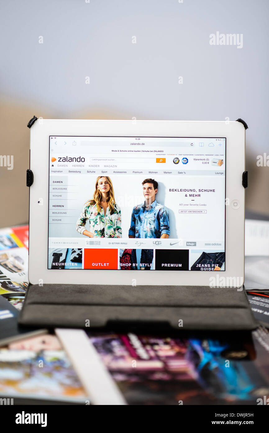 On a iPad is seen the website of the online shopping club "zalando". Photo:  picture alliance / Robert Schlesinger Stock Photo - Alamy