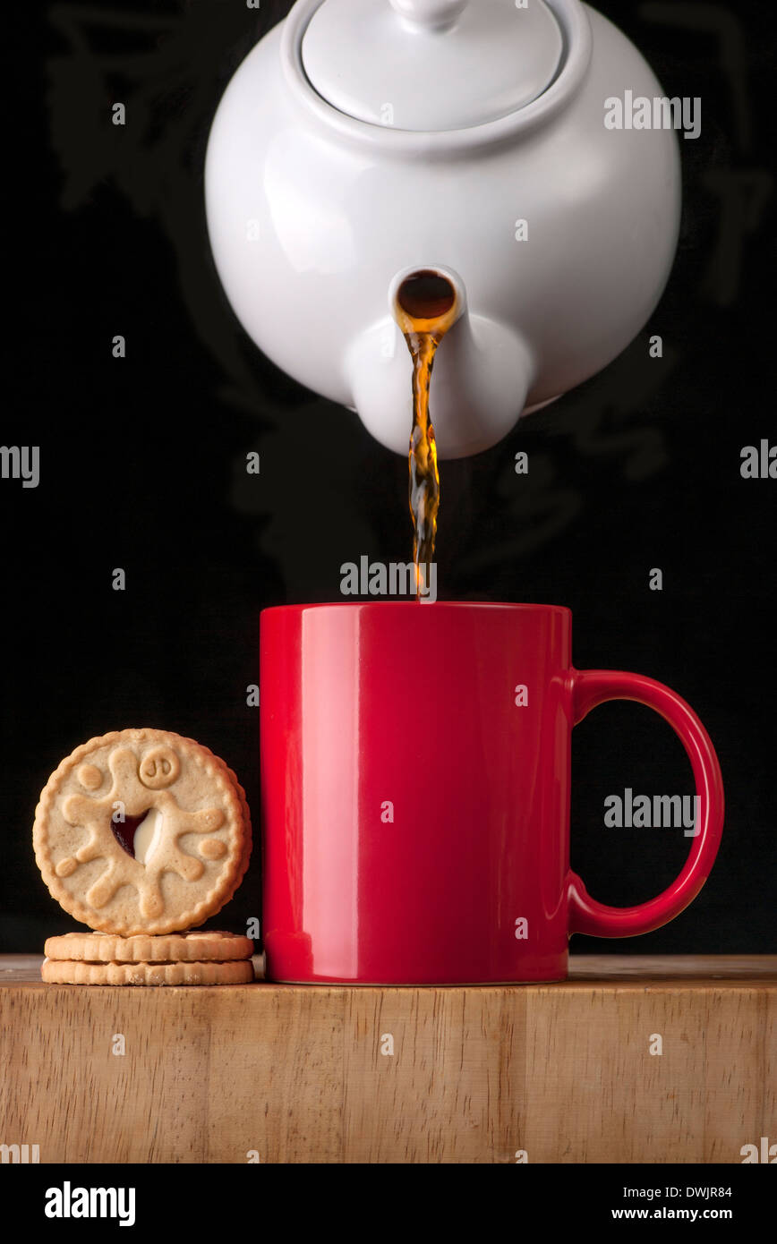 pouring a cup of tea Stock Photo Alamy