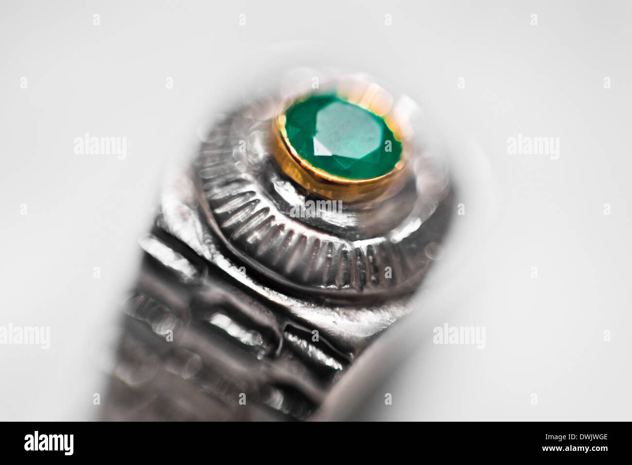 Emerald gold ring hi-res stock photography and images - Alamy
