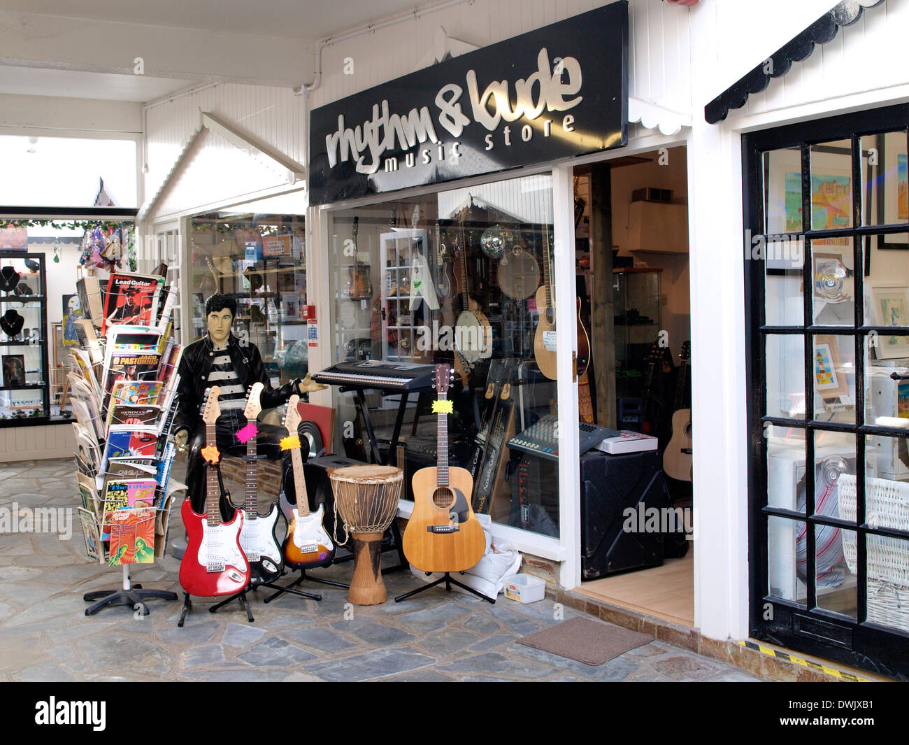Musical instrument shop hi res stock photography and images Alamy