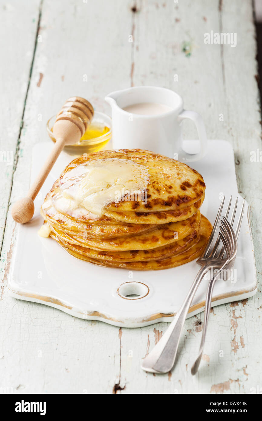 Buttermilk pancake stack hi-res stock photography and images - Alamy