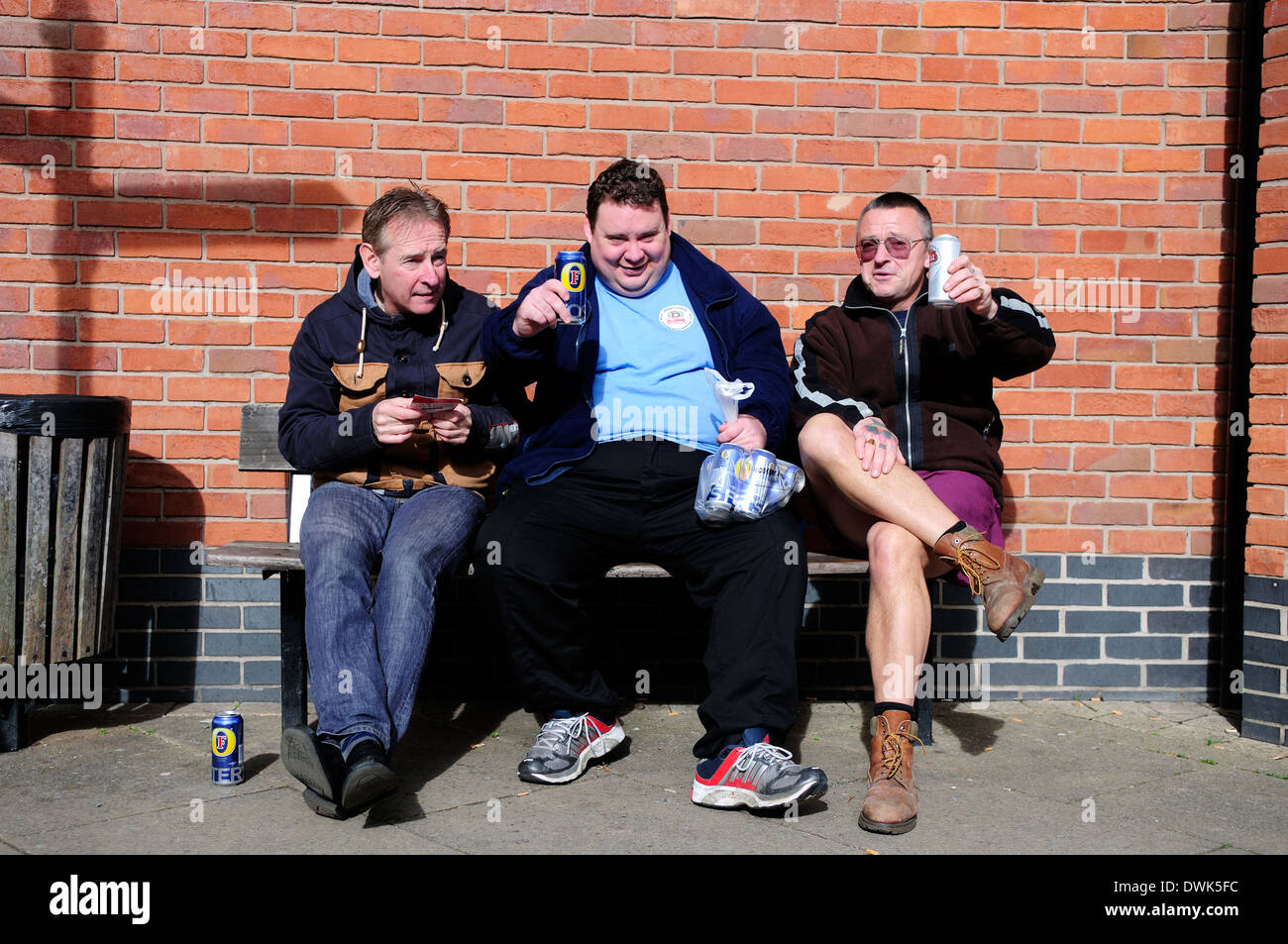 3 old men drinking beer hi-res stock photography and images - Alamy