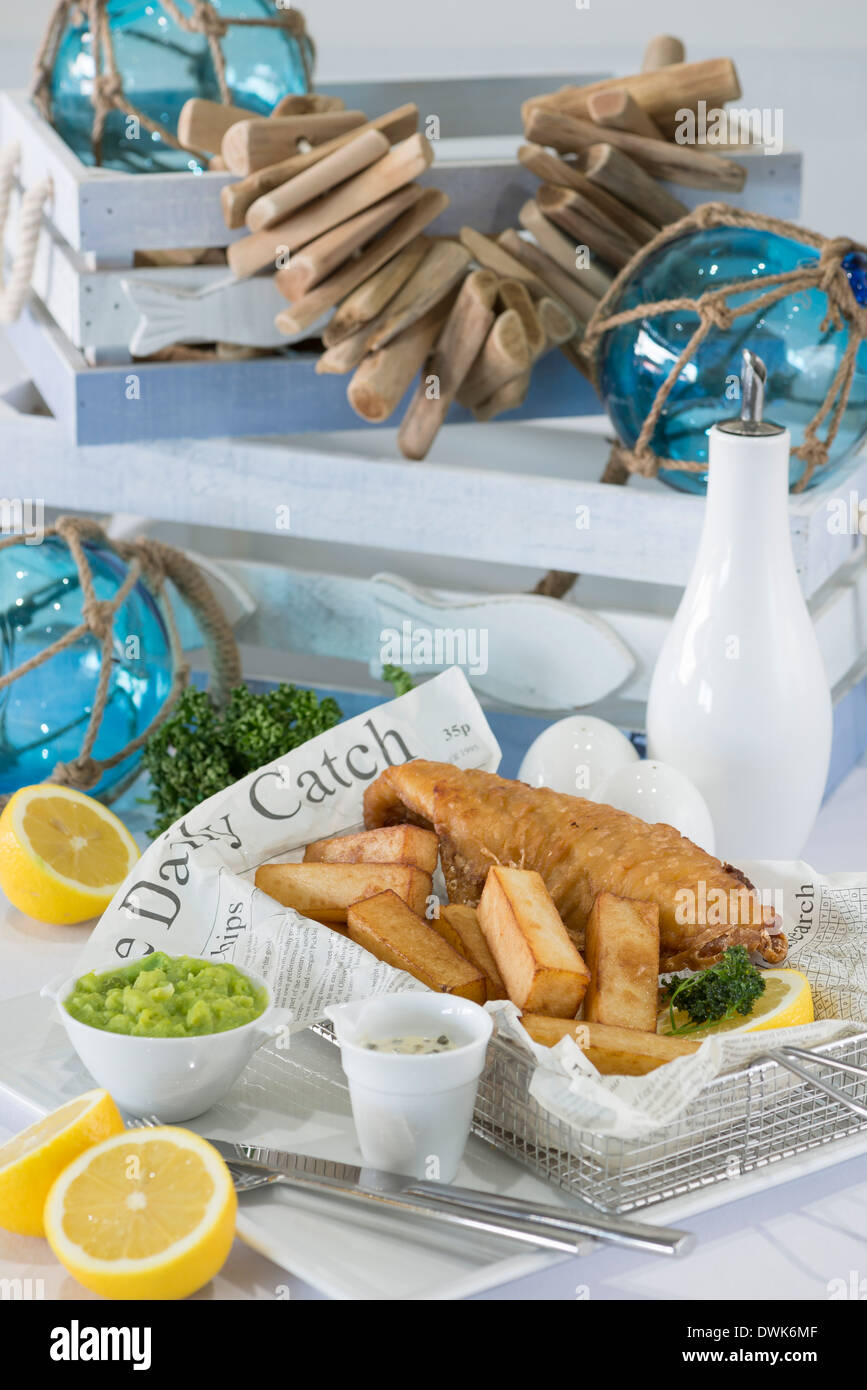 Fish and chips newspaper hires stock photography and images Alamy