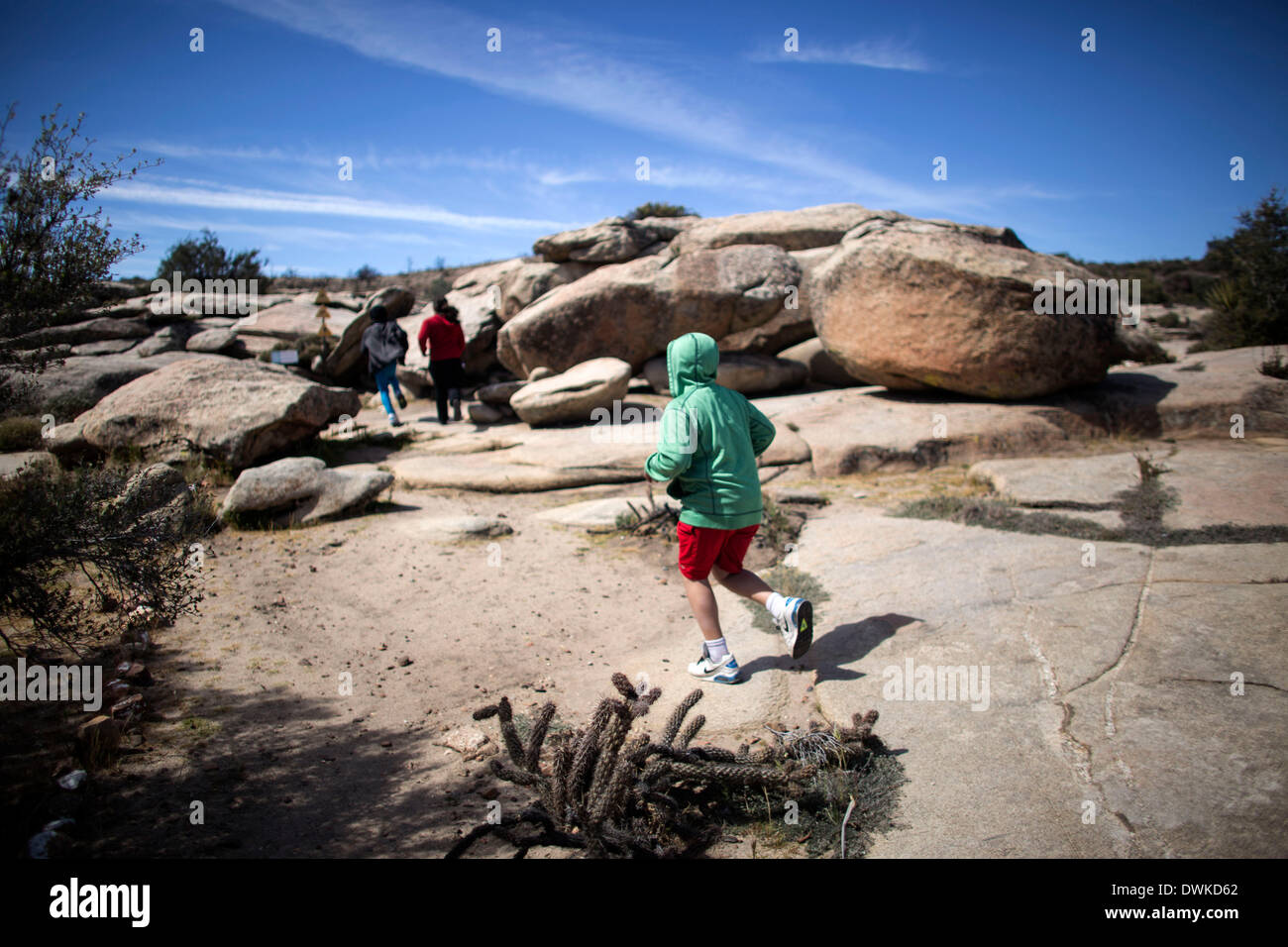 (140311) -- BAJA CALIFORNIA, March 11, 2014 (Xinhua) -- Image taken on March 9, 2014 shows tourists visiting the archaelogical site of 'El Vallecito' near La Rumorosa town Baja California, northwest of Mexico. According to the National Institute of Antropology and History (INAH, its acronym in Spanish), El Vallecito was occupied by members of the Yuman linguistic family, which originally lived in the northwest area of the state of Baja California and southern California. At the site there are rock paintings of simple lines traced with mineral dyes in white, red, black and yellow. (Xinhua/Guill Stock Photo