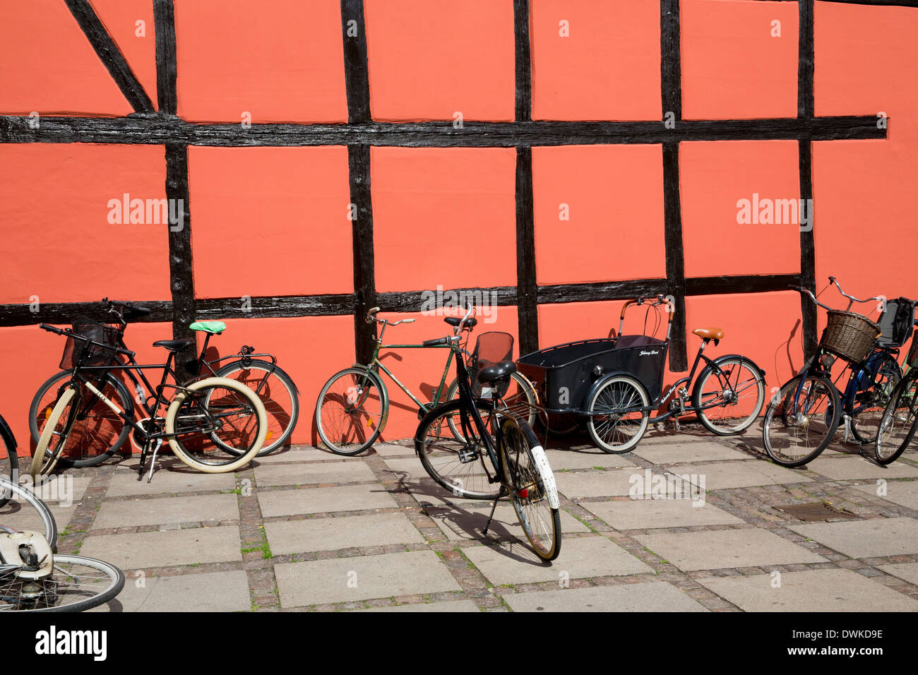 Bikes parked against colourful wall in Copenhagen Stock Photo