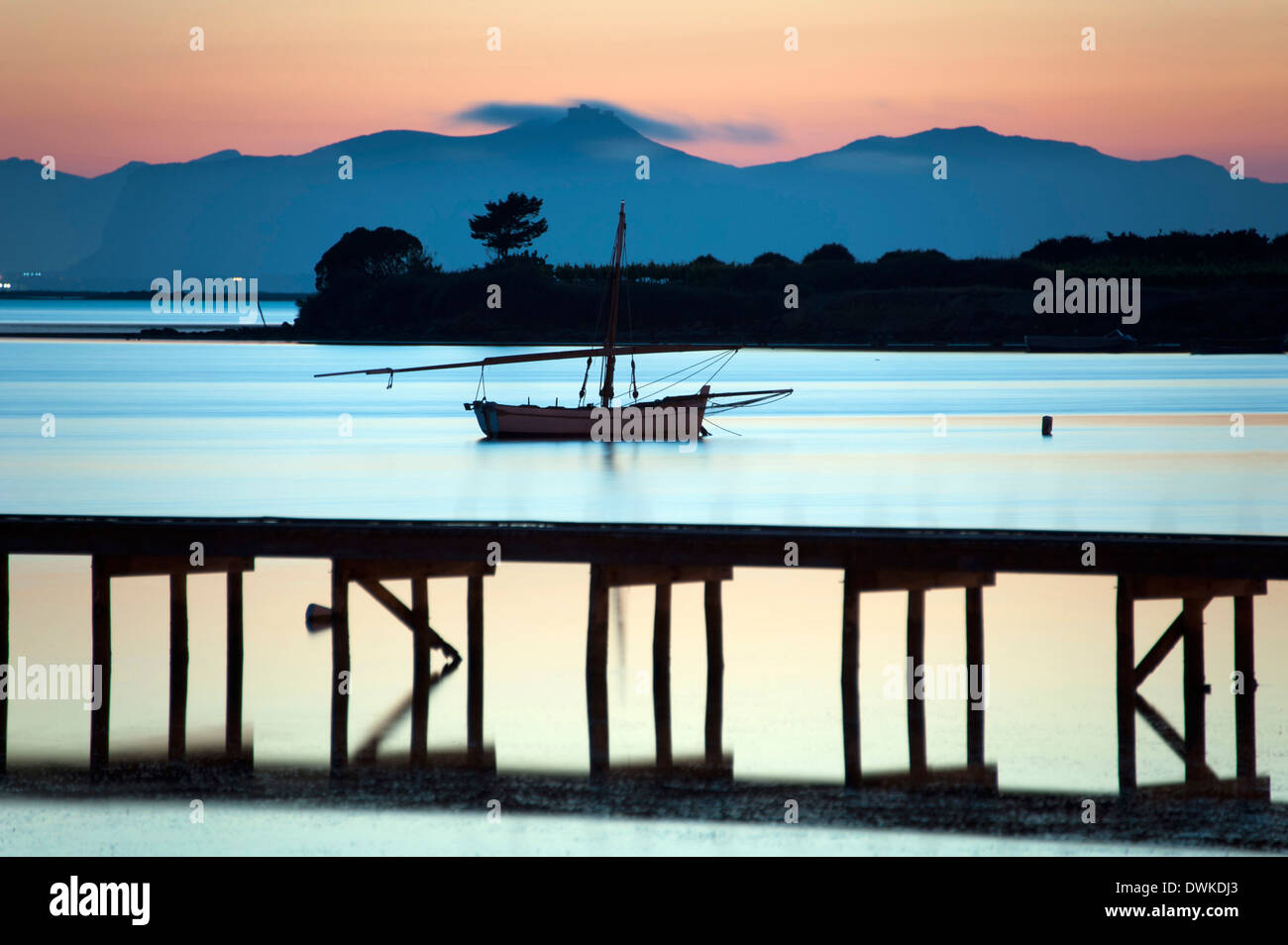 Dusk Example Dusk images hi-res stock photography and images - Alamy