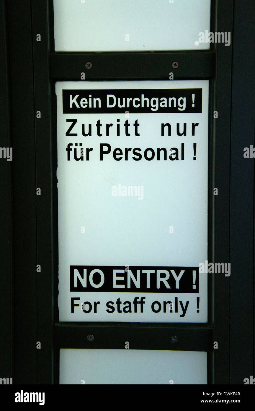 sign, Kein Durchgang! Zutritt nur fur Personal!, NO ENTRY! For staff only! Stock Photo