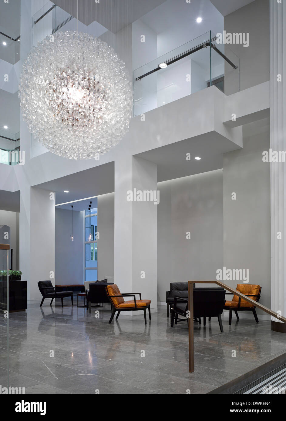 Commercial office atrium area hi-res stock photography and images - Alamy
