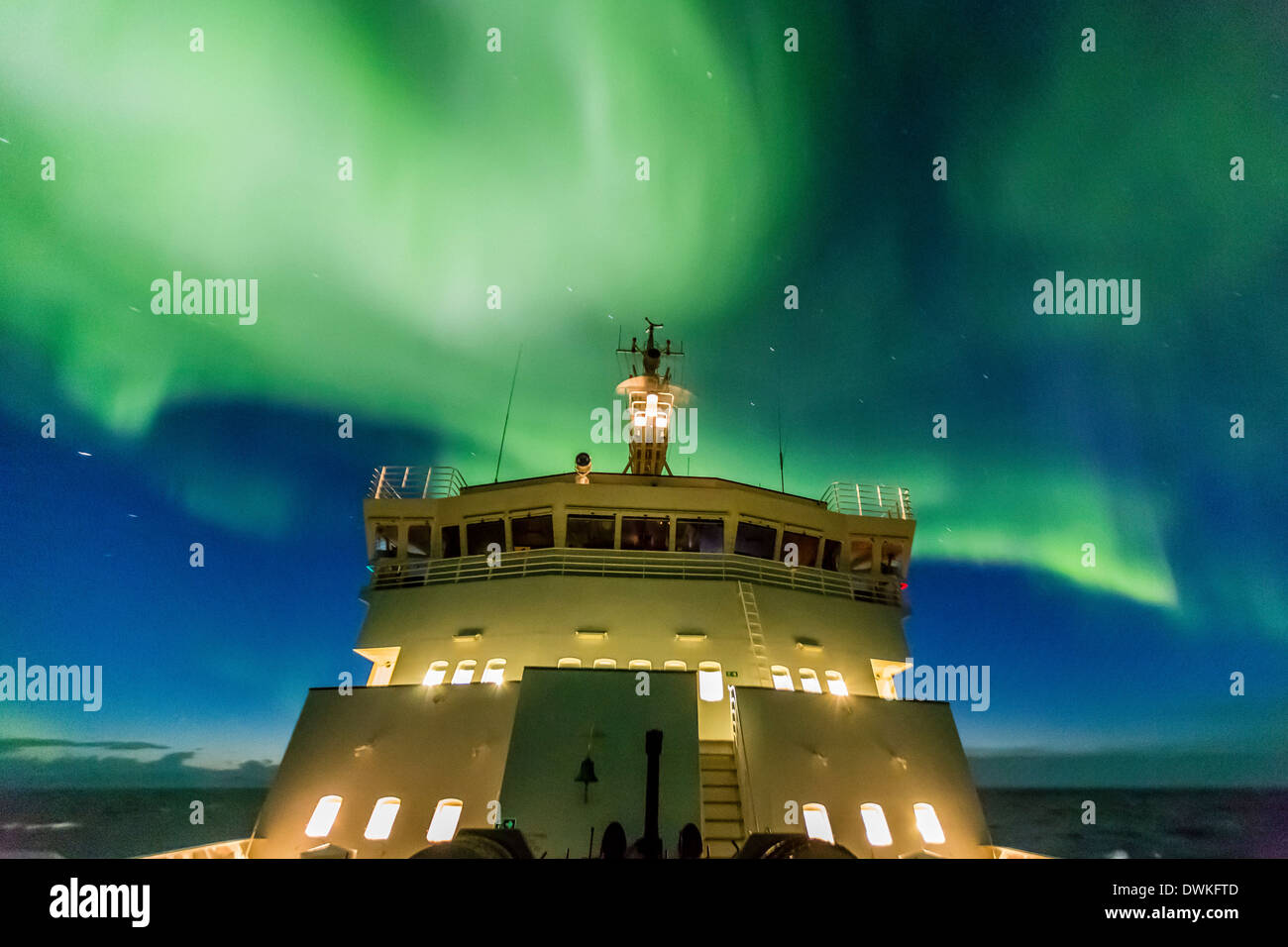 markør grådig Lyrical Aurora borealis (Northern Lights) above the Lindblad Expeditions ship in  Hudson Strait, Nunavut, Canada Stock Photo - Alamy