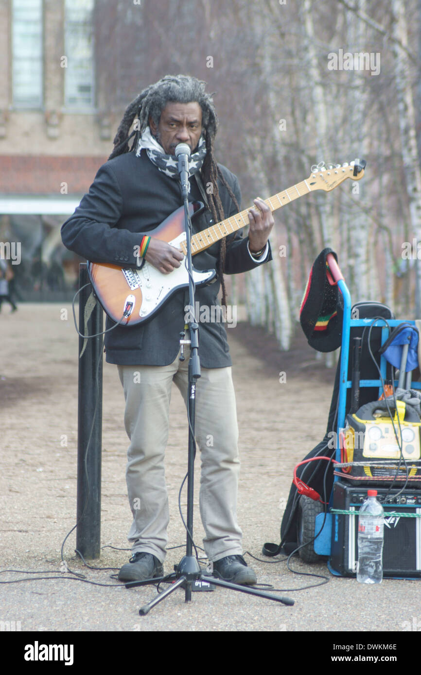 reggae busker London  Reggae guitarist street musician London Stock Photo