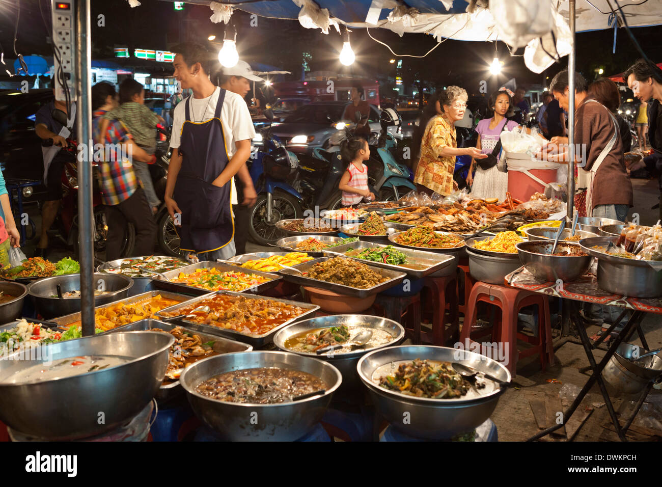 Food stalls at the Night Bazaar, Chiang Mai, Northern Thailand, Thailand, Southeast Asia, Asia Stock Photo