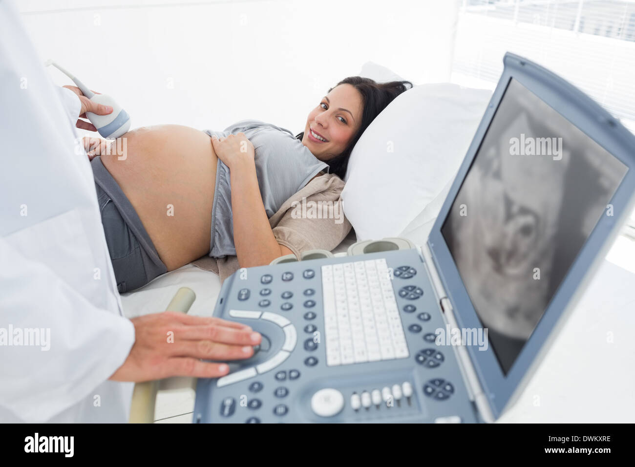 Ultrasound machine hi-res stock photography and images - Alamy