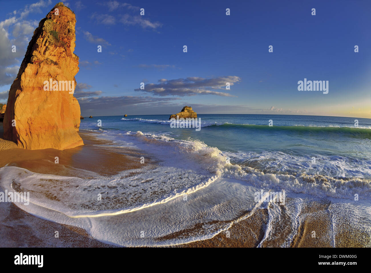 Portugal, Algarve, Portimao, Alvor, Praia do Vau, beach, sand, rocks,  waves, soft light, ocean, seascape, seaside, travel, tourism, nature,  coast, coastal, Fisheye lens, fisheye perspective, blue sky, winter wun,  horizon, central Algarve,