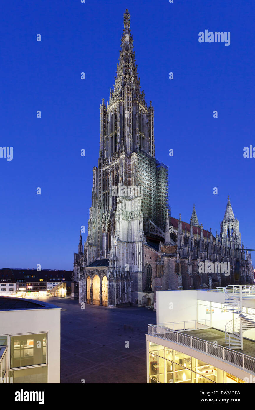 Ulm Minster (Muenster) and Stadthaus Gallery, Ulm, Baden Wurttemberg, Germany, Europe Stock Photo