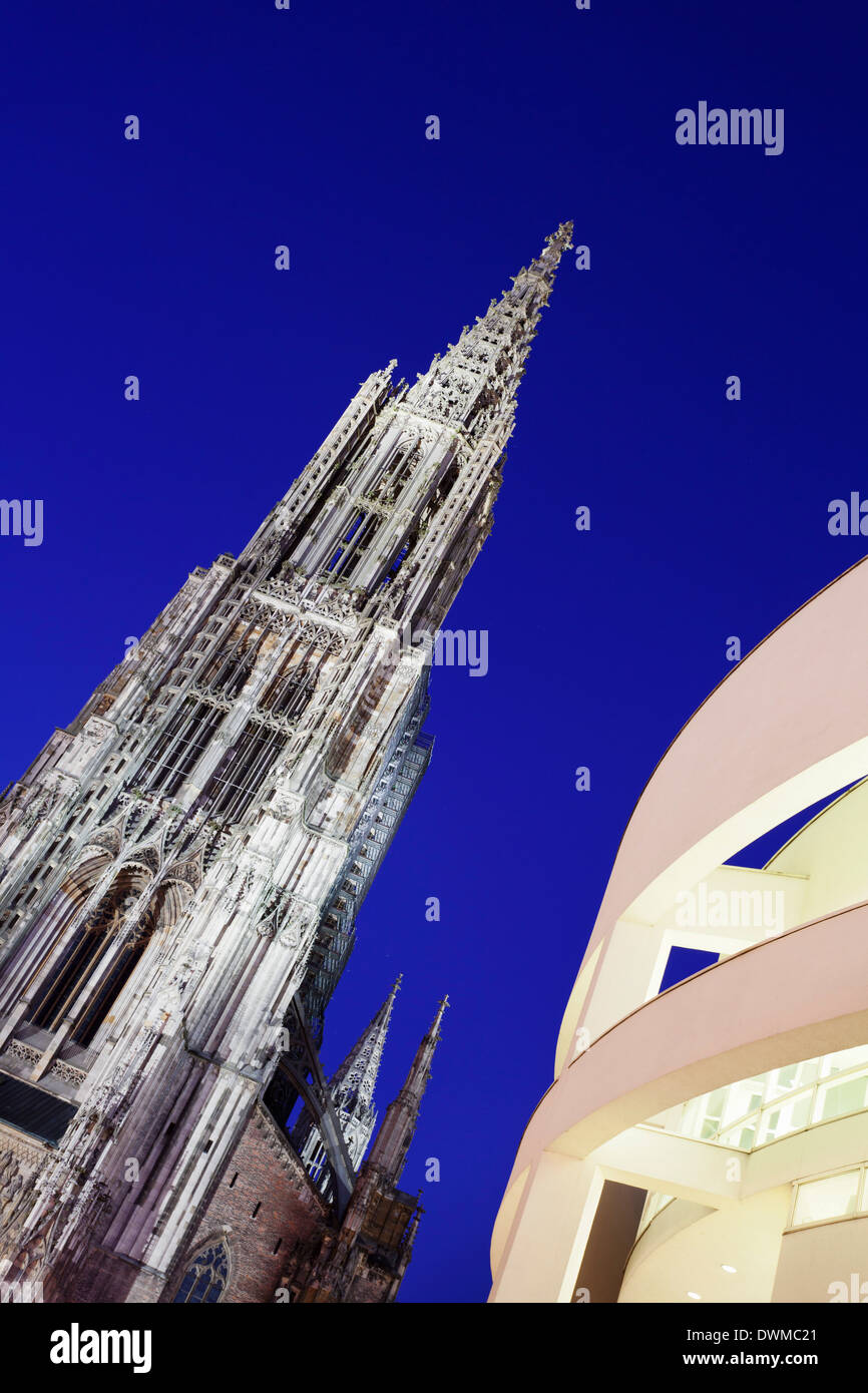 Ulm Minster (Muenster) and Stadthaus Gallery, Ulm, Baden Wurttemberg, Germany, Europe Stock Photo
