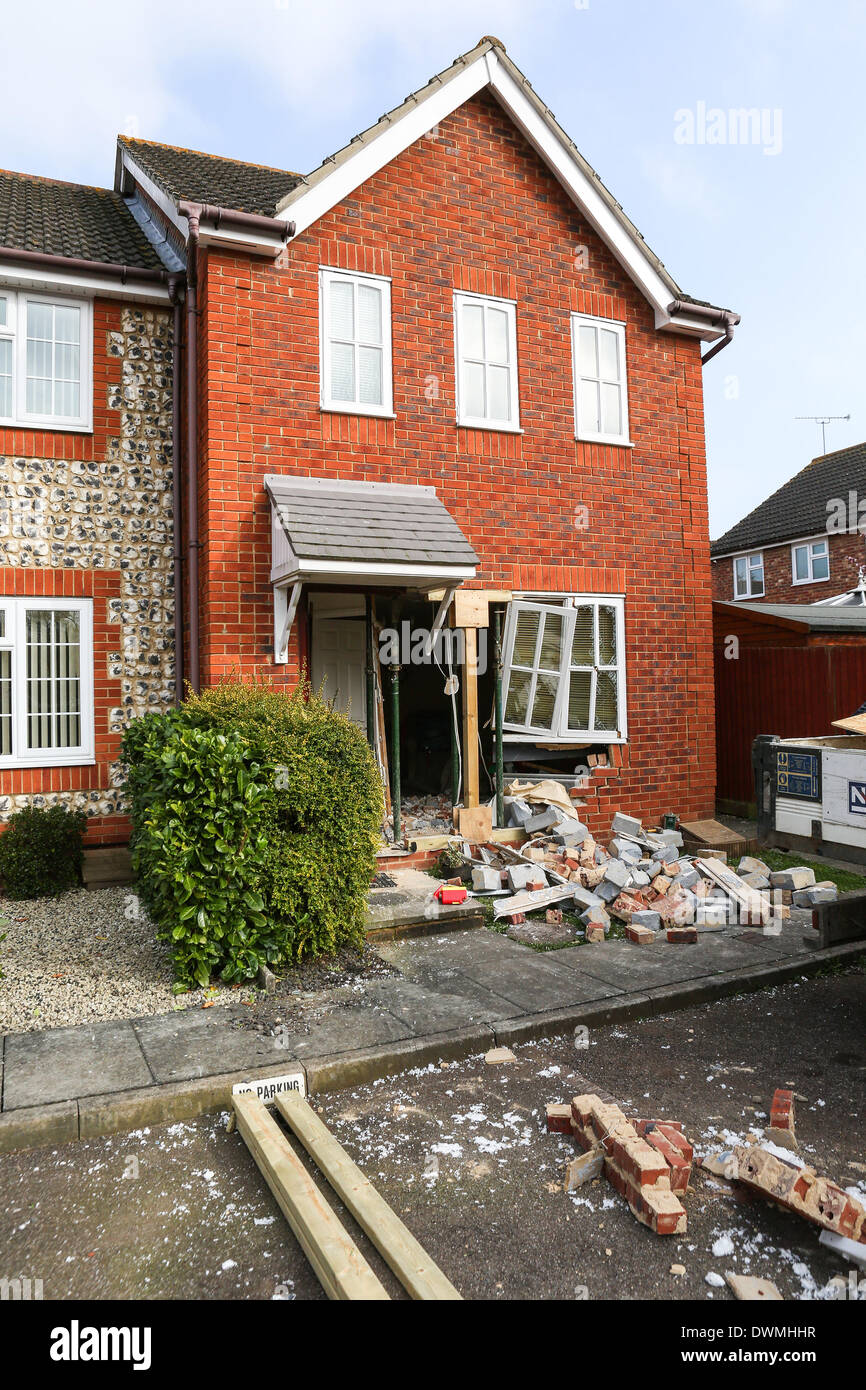 Collided with building hi-res stock photography and images - Alamy