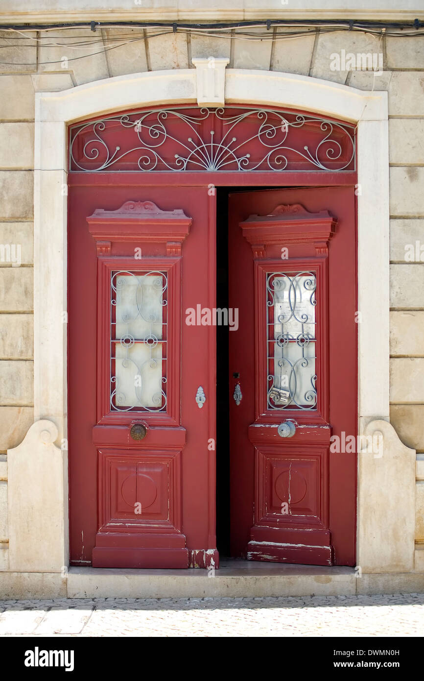 Red door open hi-res stock photography and images - Alamy