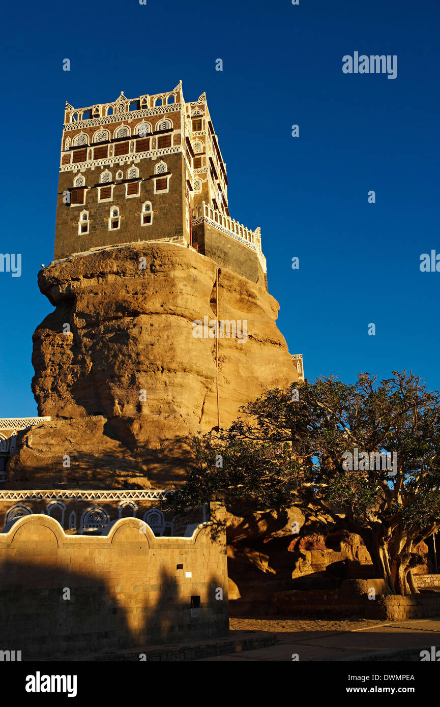 Rock Palace (Dar Al Hajar), Wadi Dhar, Yemen, Middle East Stock Photo