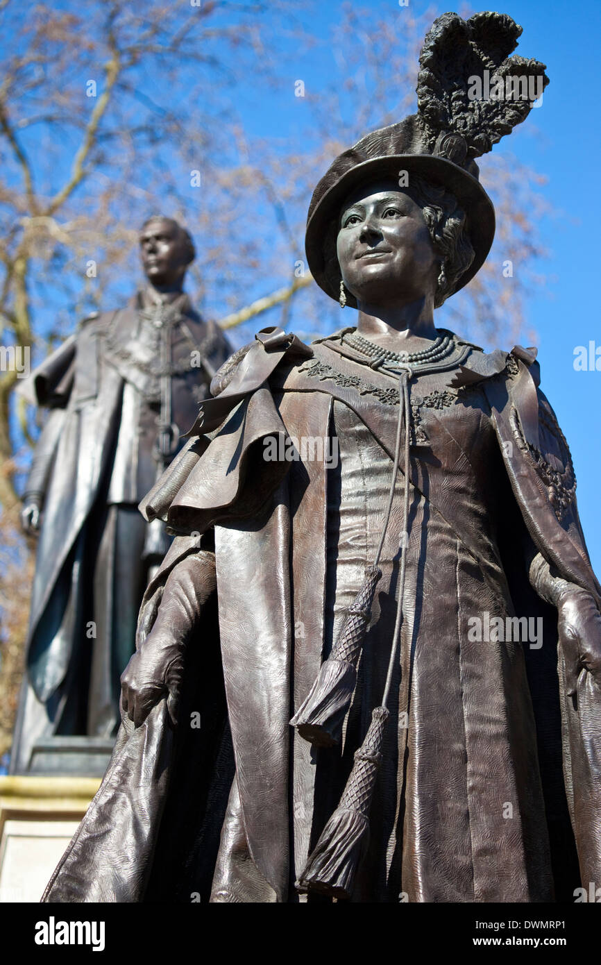 Statues of elizabeth hires stock photography and images Alamy