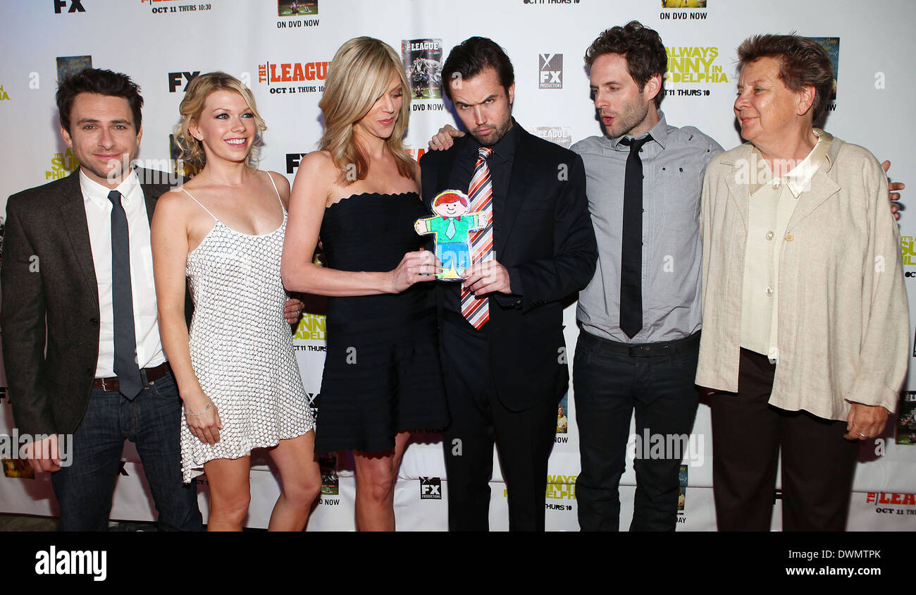 Charlie Day, Mary Elizabeth Ellis, Kaitlin Olson, Rob McElhenney, Glenn  Howerton It's Always Sunny in Philadelphia & The League Season Premiere  Hollywood. USA - 09.10.12 Where: Hollywood, CA When: 09 Oct 2012 Stock  Photo - Alamy