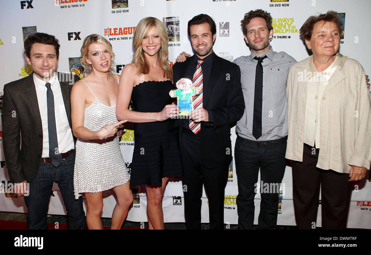 Charlie Day, Mary Elizabeth Ellis, Kaitlin Olson, Rob McElhenney, Glenn  Howerton It's Always Sunny in Philadelphia & The League Season Premiere  Hollywood. USA - 09.10.12 Where: Hollywood, CA When: 09 Oct 2012 Stock  Photo - Alamy