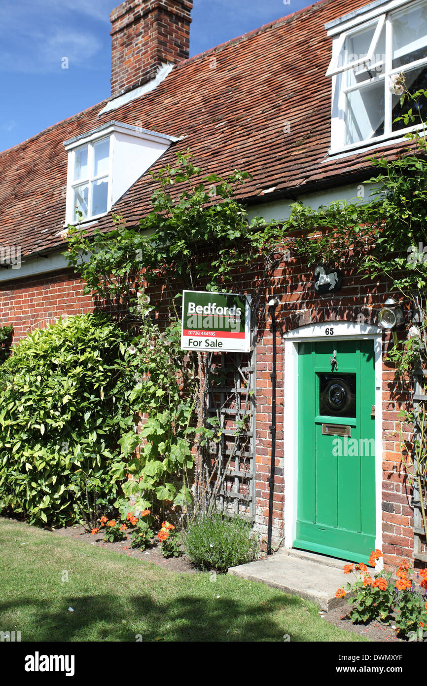 House for sale sign cottage hires stock photography and images Alamy