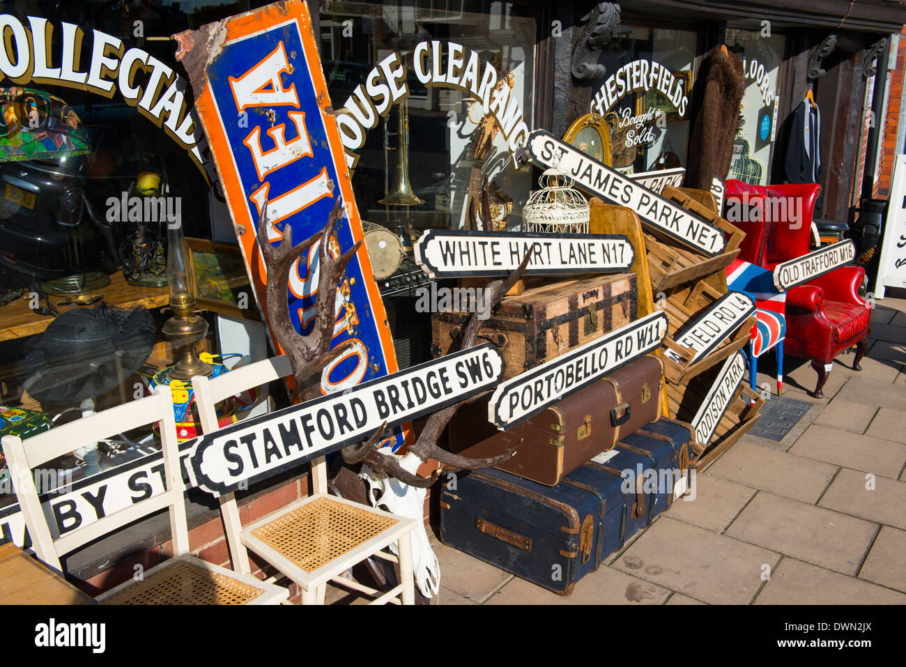 Junk 'n' Disorderly antique store in Shrewsbury, Shropshire, England Stock Photo