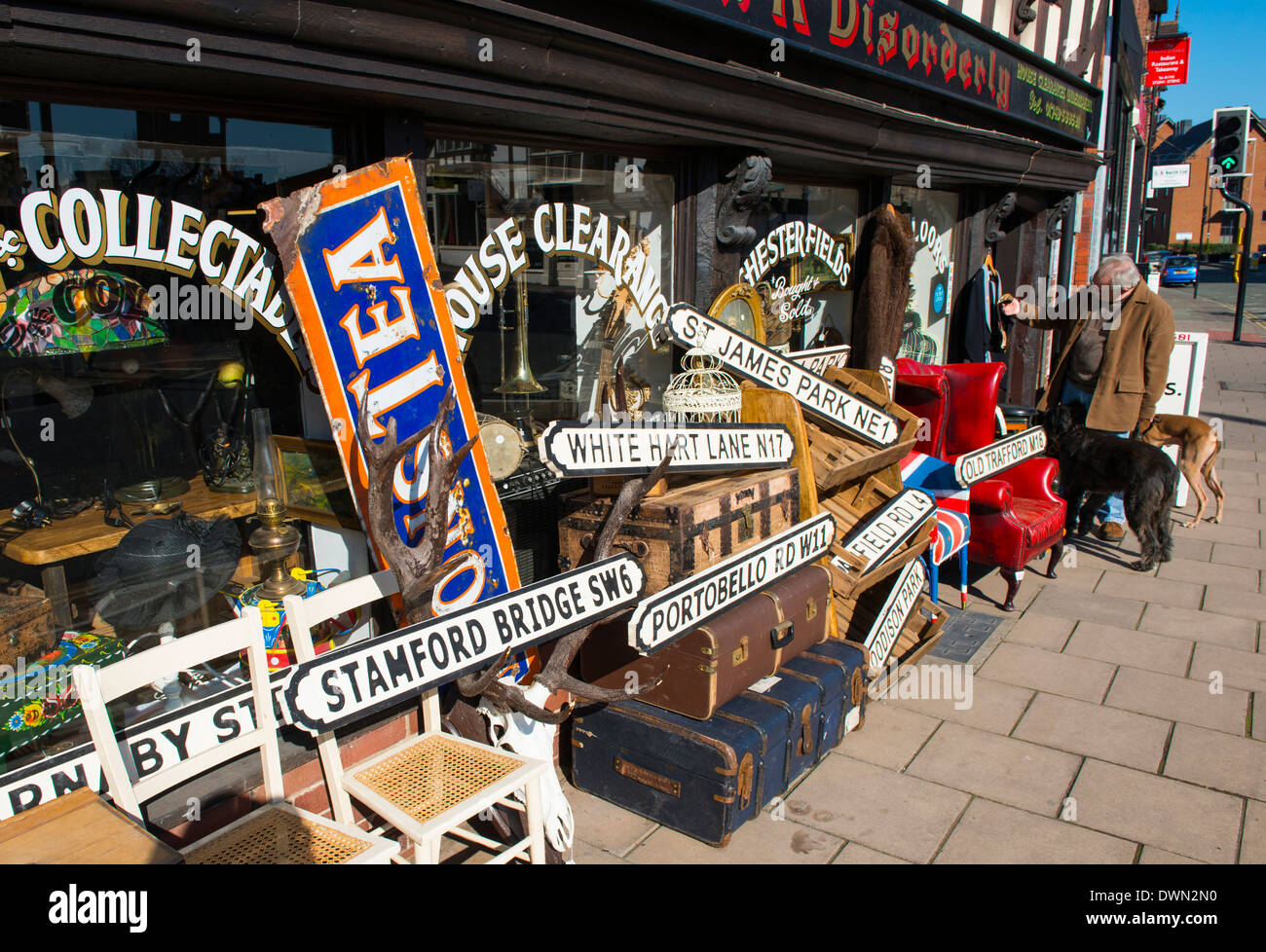 Junk 'n' Disorderly antique store in Shrewsbury, Shropshire, England Stock Photo