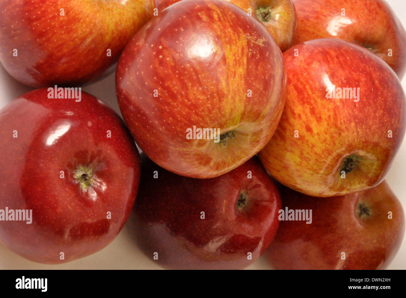 red crispy apples