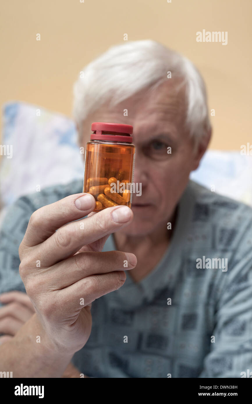 Old man hospital bed hi-res stock photography and images - Alamy