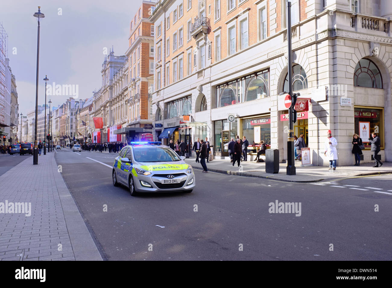 Police vehicle responding to an emergency in London Stock Photo